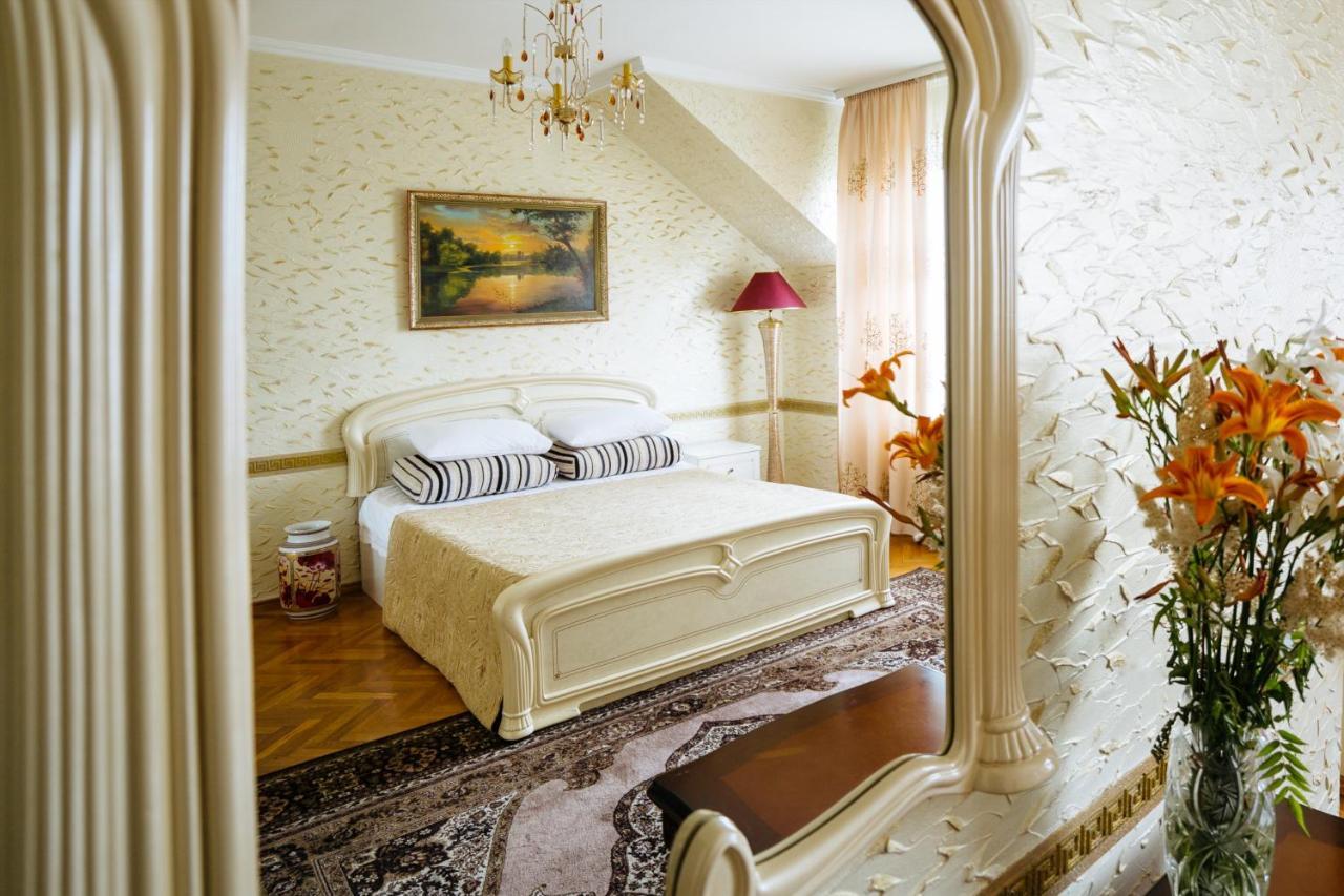 Ezio Hotel Codru Luaran gambar
